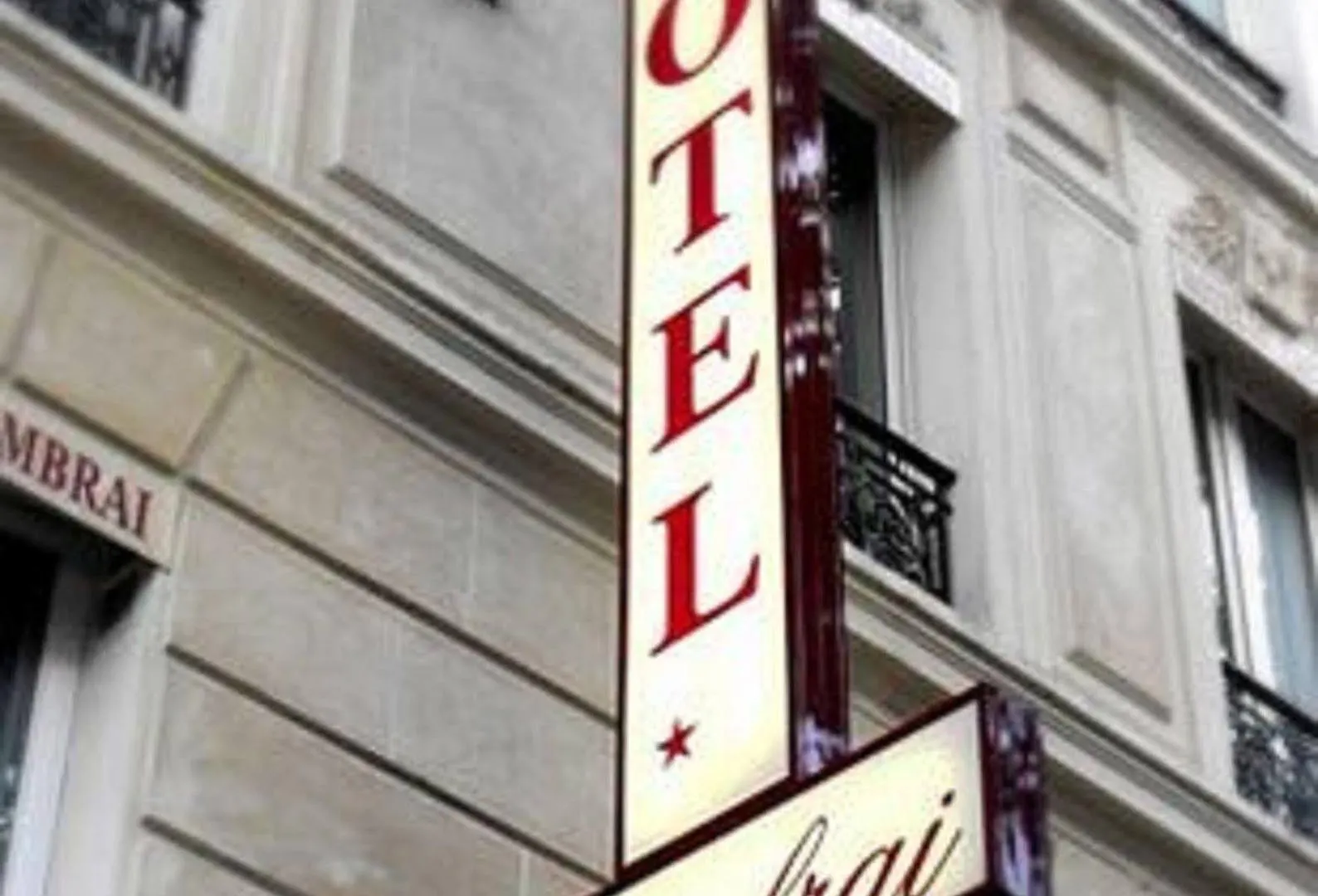 Otel Cambrai 2*